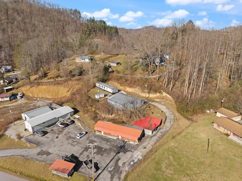 63 Elisha B Lane Mayking KY 41837