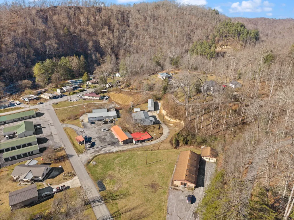 63 Elisha B Lane Mayking KY 41837