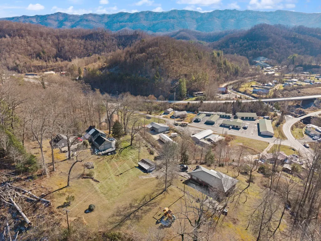 63 Elisha B Lane Mayking KY 41837