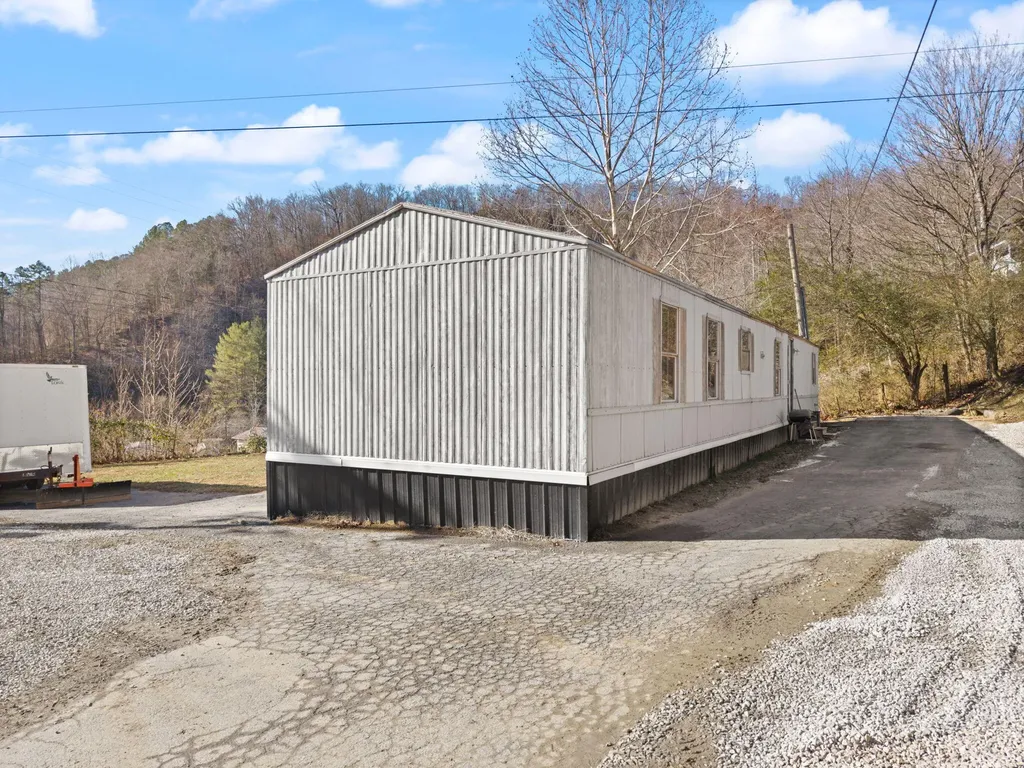 63 Elisha B Lane Mayking KY 41837