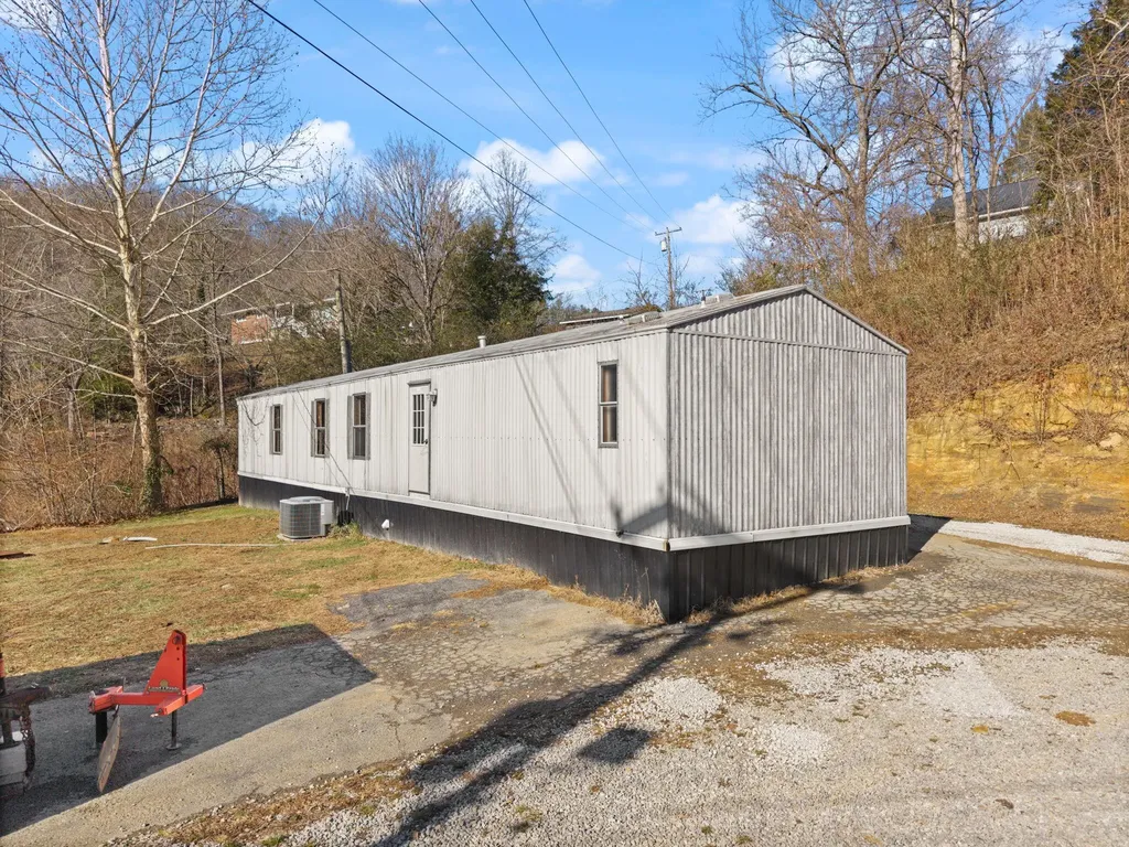 63 Elisha B Lane Mayking KY 41837