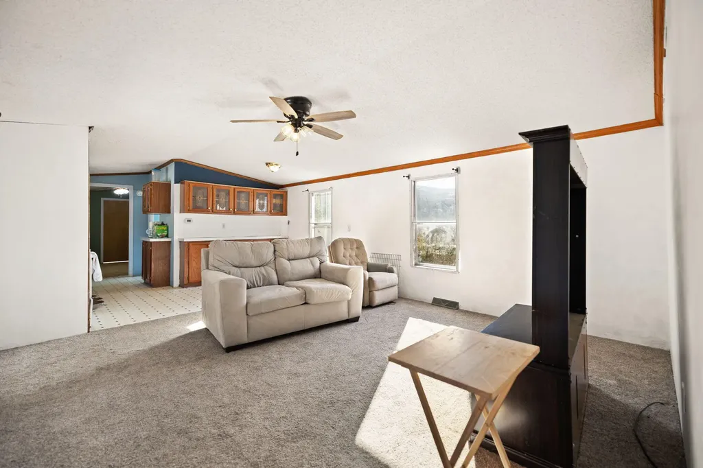 63 Elisha B Lane Mayking KY 41837