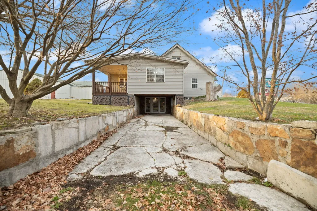 2435 N Laurel Road London KY 40741