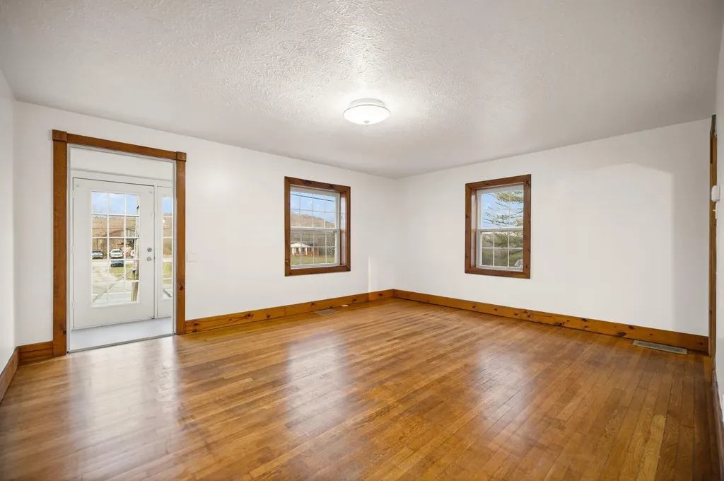 2435 N Laurel Road London KY 40741