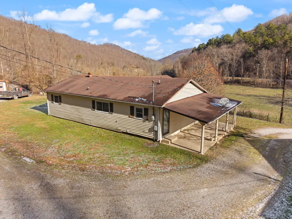 177 White Church Right Frk Road Pineville KY 40977