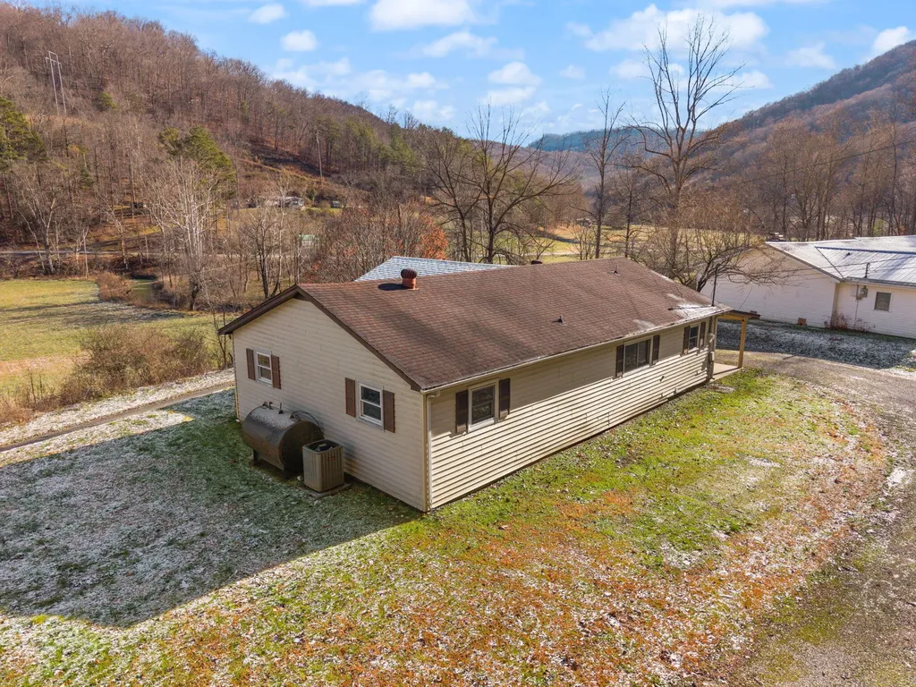 177 White Church Right Frk Road Pineville KY 40977