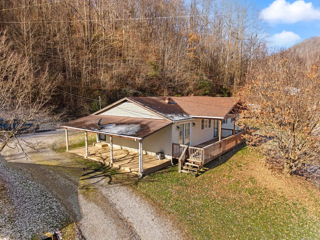 177 White Church Right Frk Road Pineville KY 40977