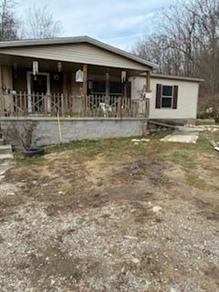 563 Moores Creek Greenhill Road Annville KY 40402