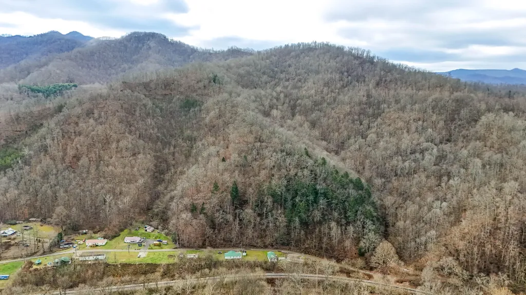 9999 Highway 3451 Harlan KY 40831