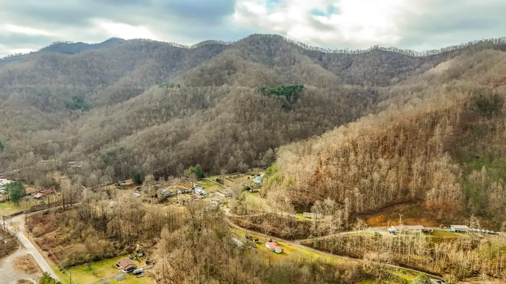 9999 Highway 3451 Harlan KY 40831