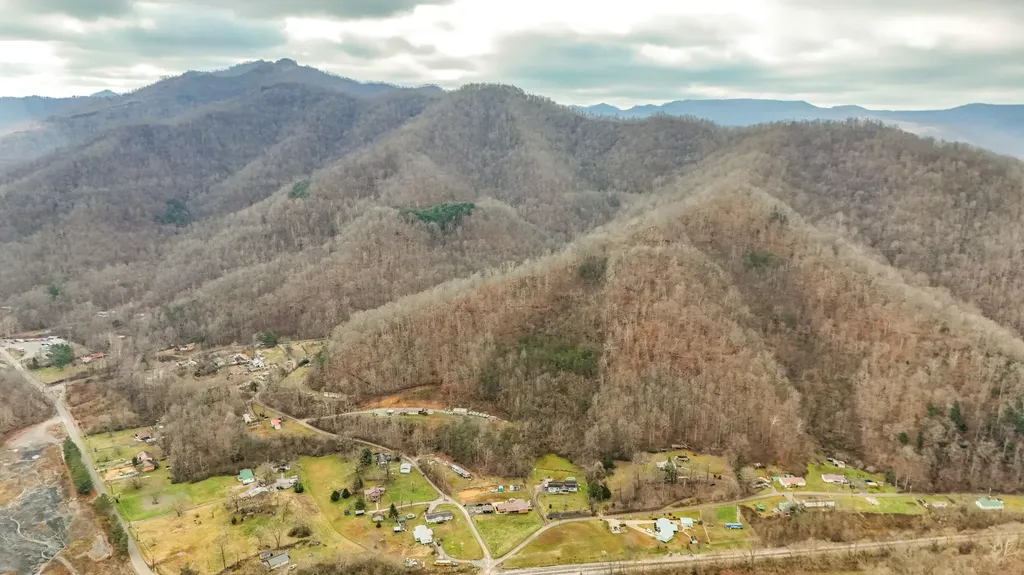 9999 Highway 3451 Harlan KY 40831