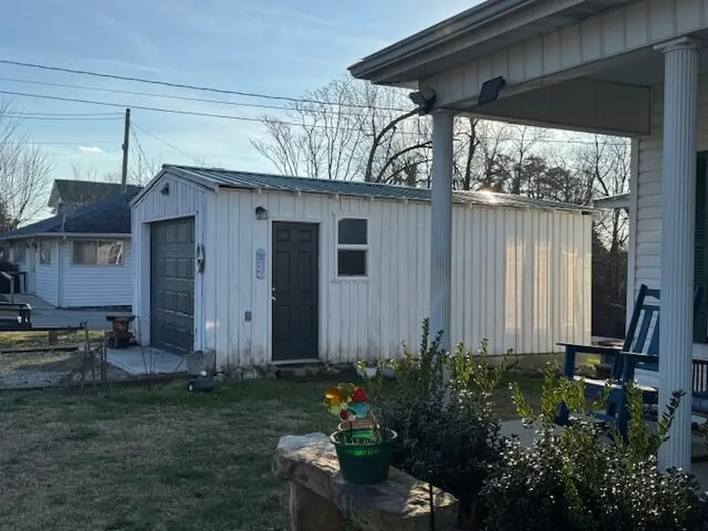 224 Main Whitley City KY 42653