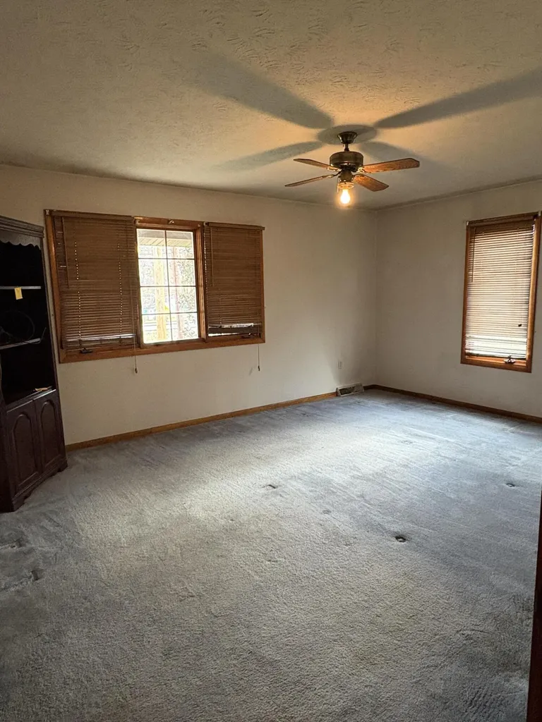 9063 N Us-421 Highway Manchester KY 40962