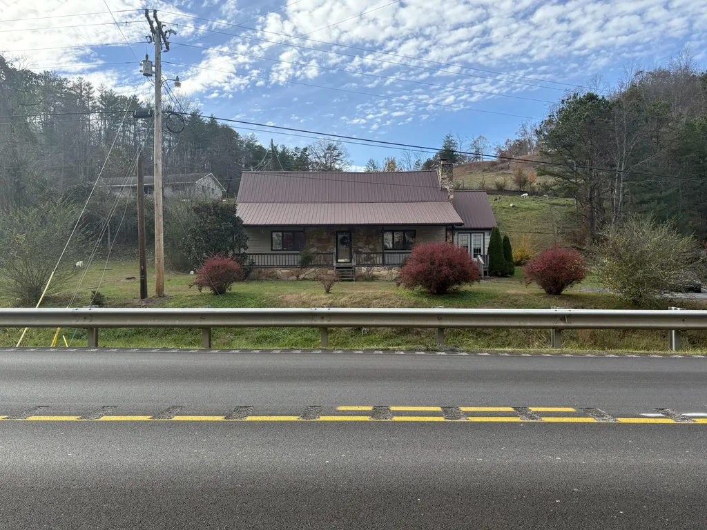 9063 N Us-421 Highway Manchester KY 40962