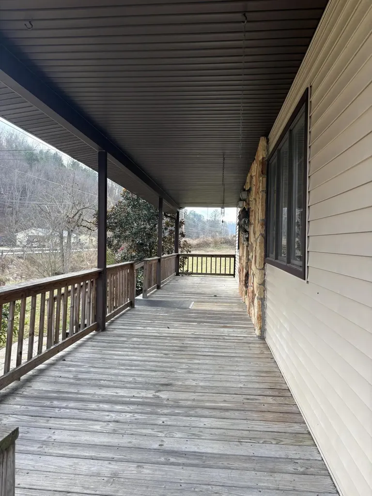 9063 N Us-421 Highway Manchester KY 40962