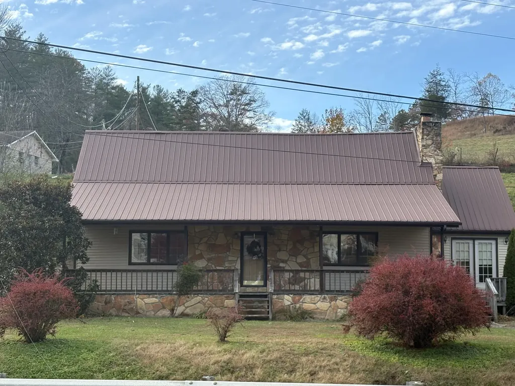 9063 N Us-421 Highway Manchester KY 40962