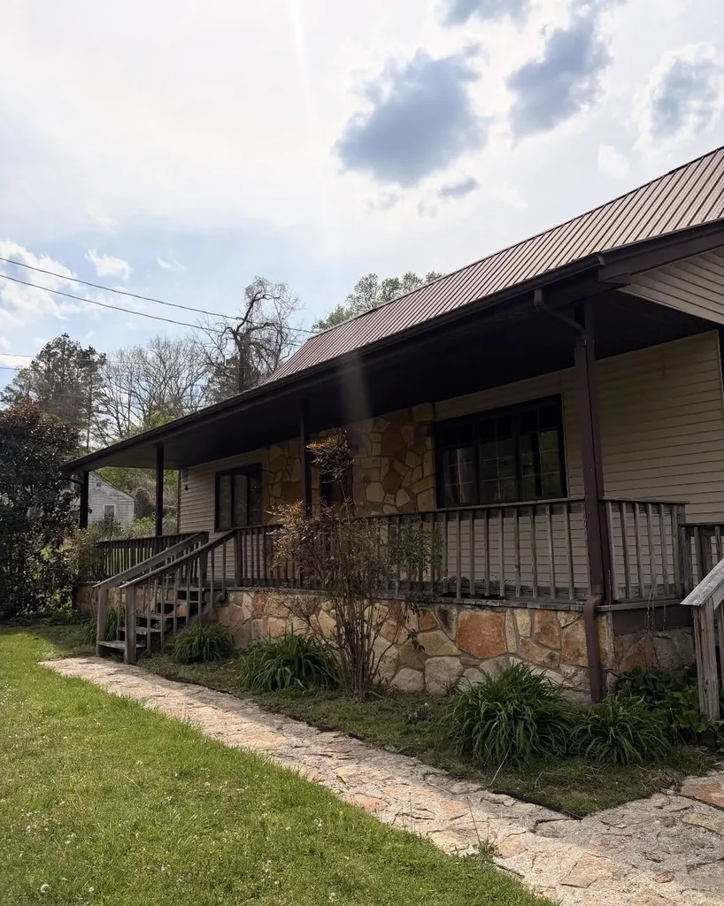 9063 N Us-421 Highway Manchester KY 40962