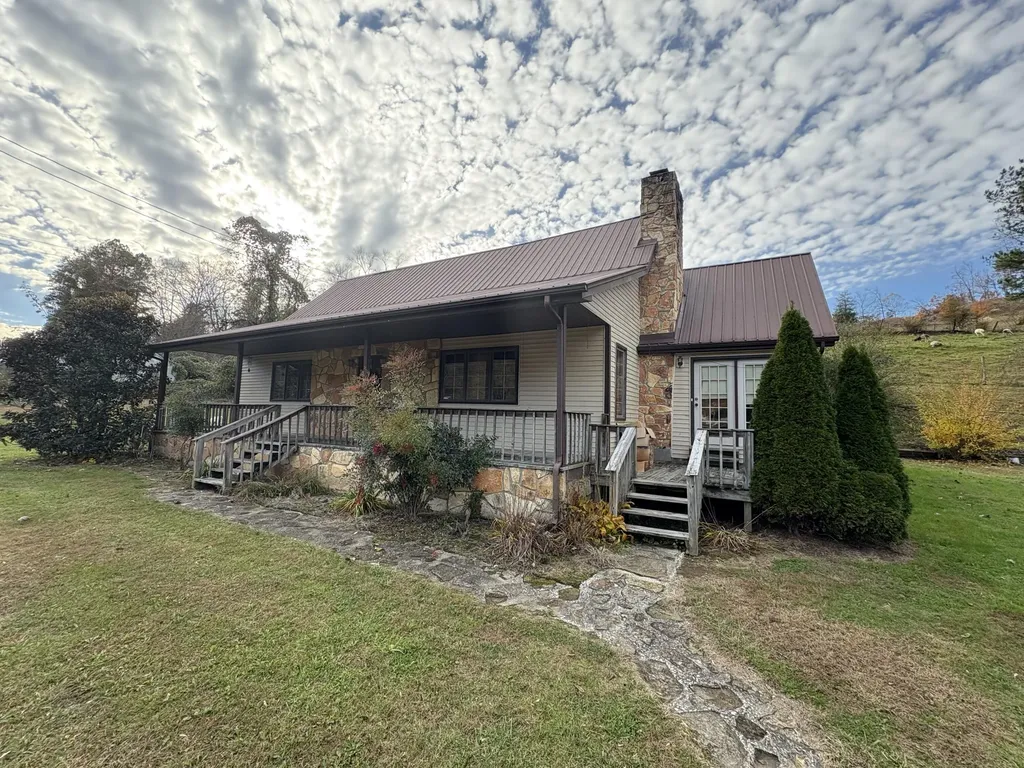 9063 N Us-421 Highway Manchester KY 40962