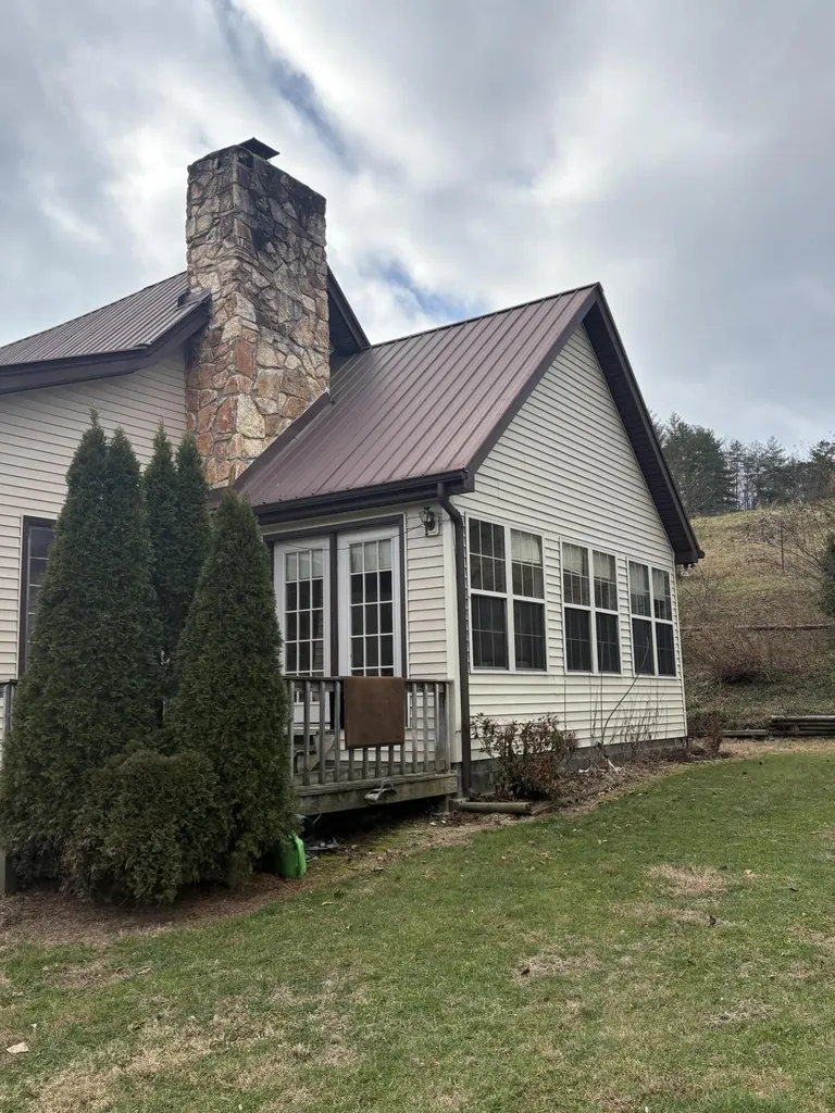 9063 N Us-421 Highway Manchester KY 40962