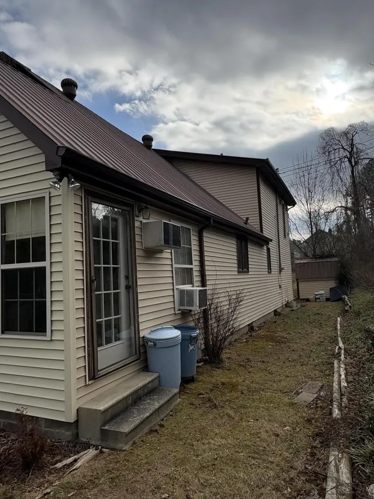9063 N Us-421 Highway Manchester KY 40962