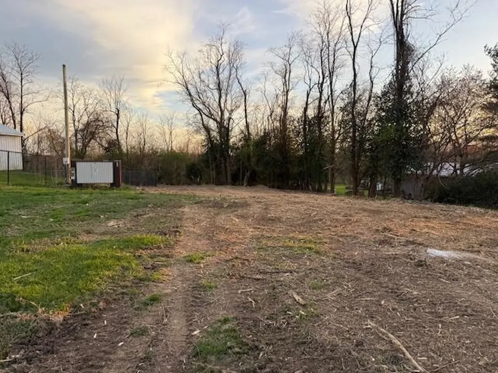 1657 Alton Road Lawrenceburg KY 40342