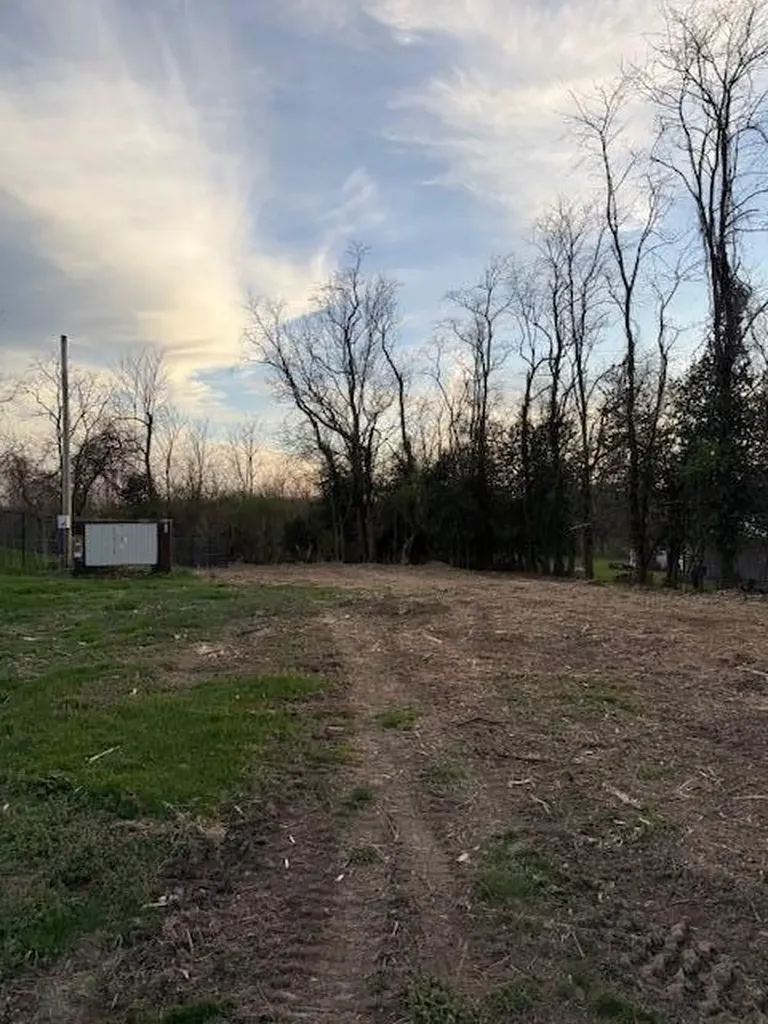 1657 Alton Road Lawrenceburg KY 40342