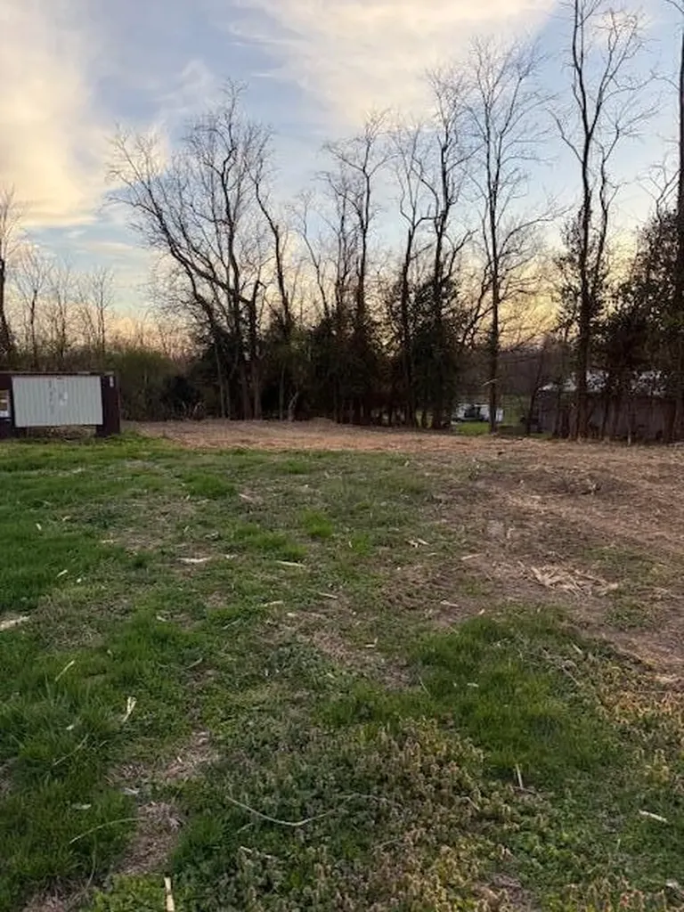 1657 Alton Road Lawrenceburg KY 40342