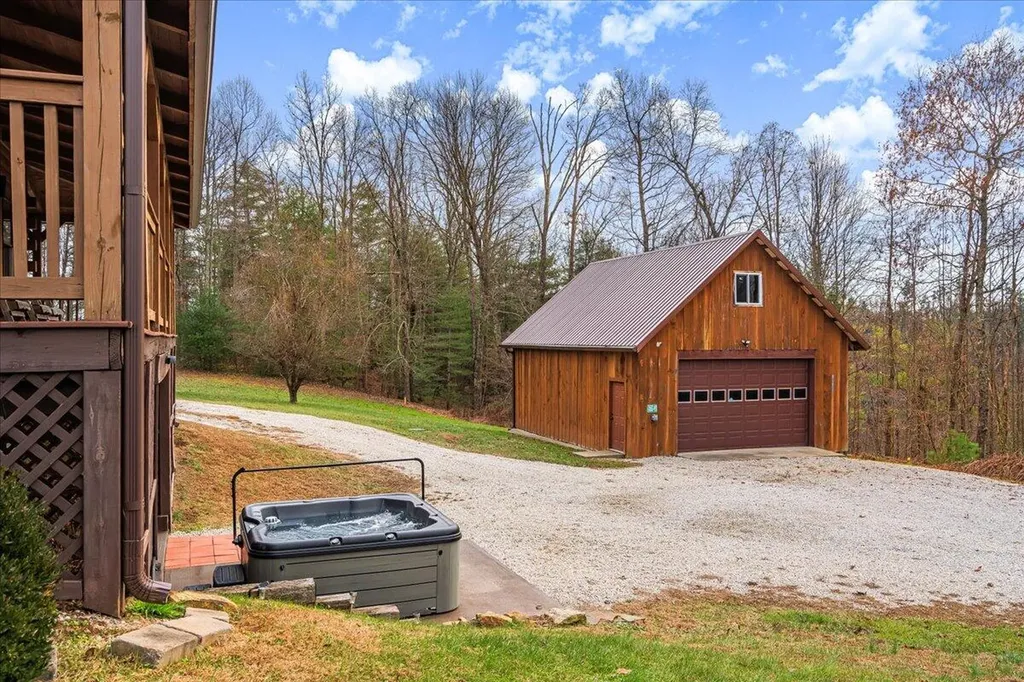1080 State Highway 715 Rogers KY 41365