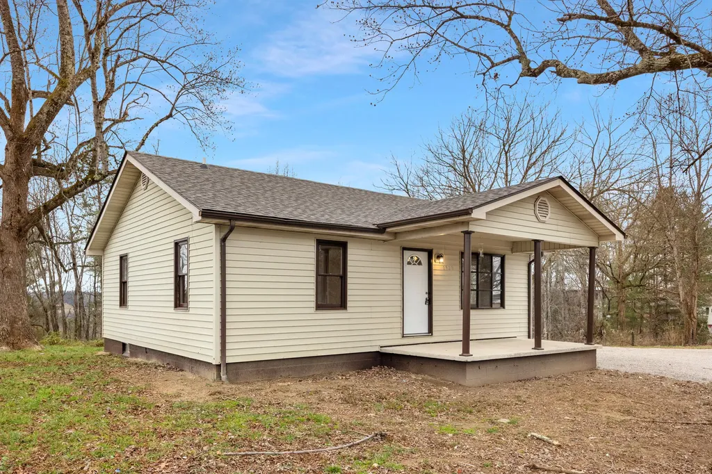 1929 Lower Adkinstown Road Mckee KY 40447