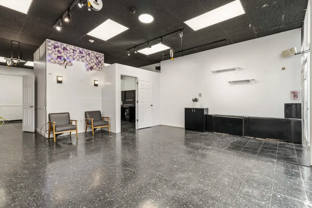 2121 Nicholasville Road Lexington KY 40503
