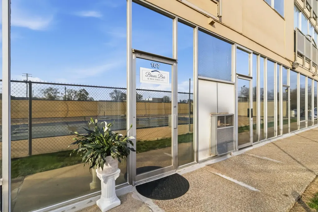 2121 Nicholasville Road Lexington KY 40503