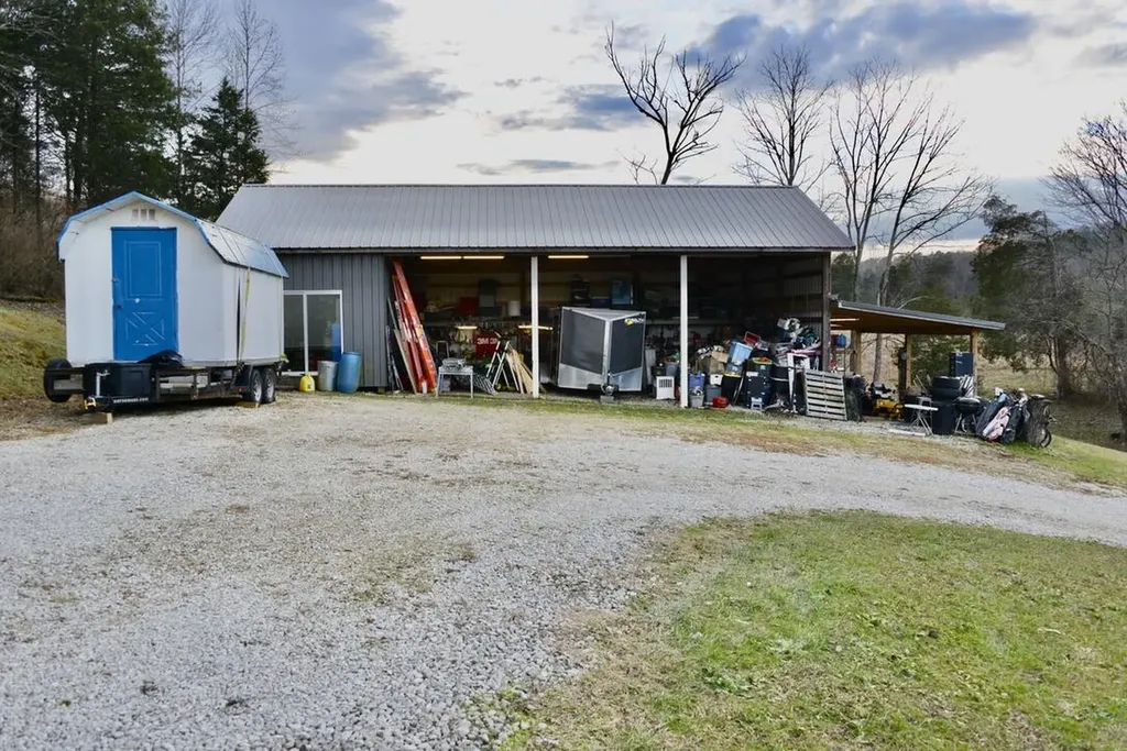 325 Sinks Road Somerset KY 42501