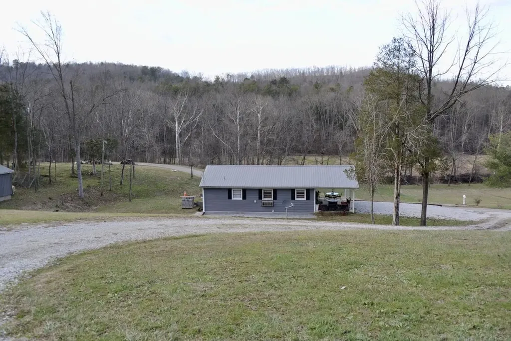 325 Sinks Road Somerset KY 42501