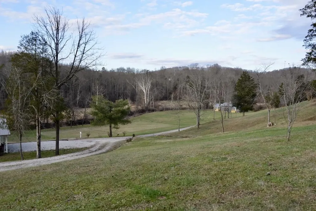 325 Sinks Road Somerset KY 42501