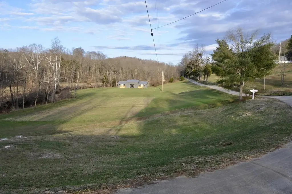 325 Sinks Road Somerset KY 42501