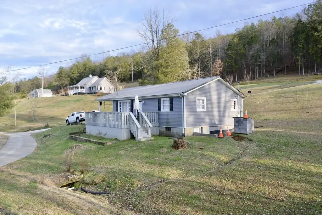 325 Sinks Road Somerset KY 42501