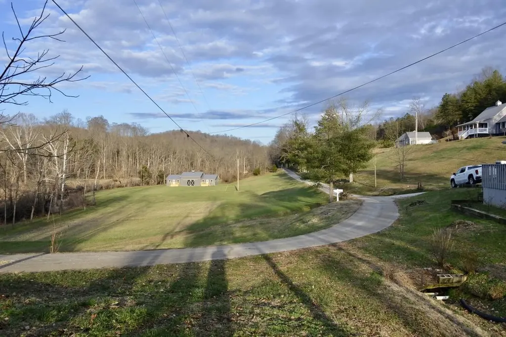 325 Sinks Road Somerset KY 42501