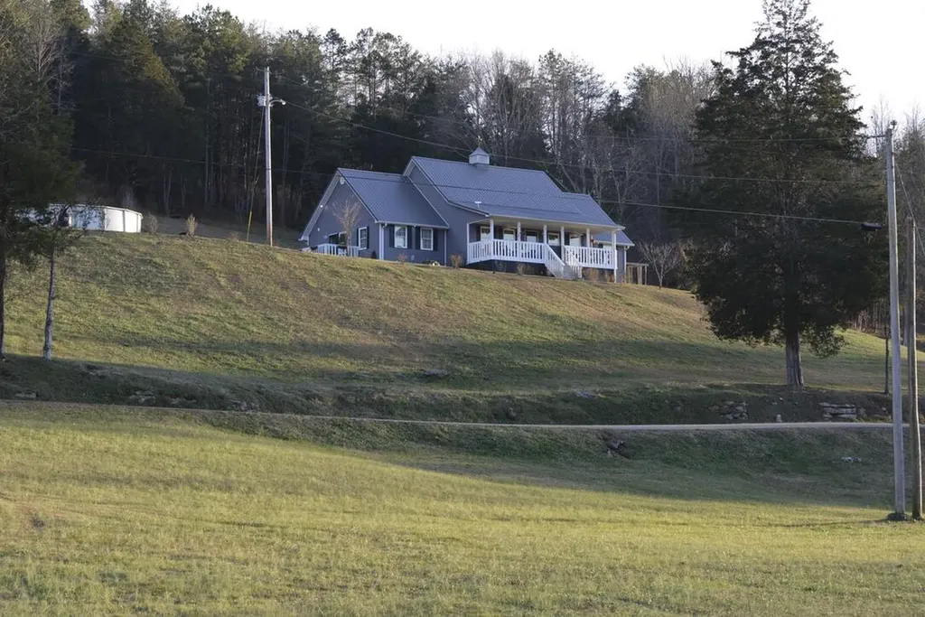 325 Sinks Road Somerset KY 42501