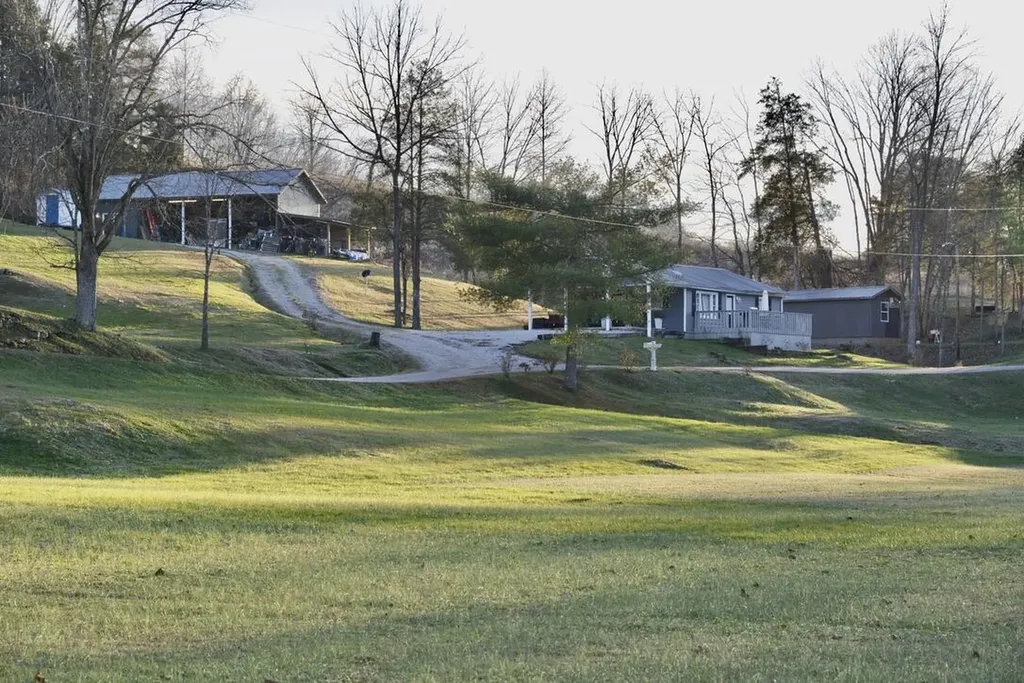 325 Sinks Road Somerset KY 42501