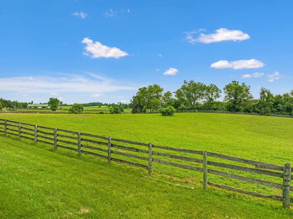 2309 Oregon Road Versailles KY 40383