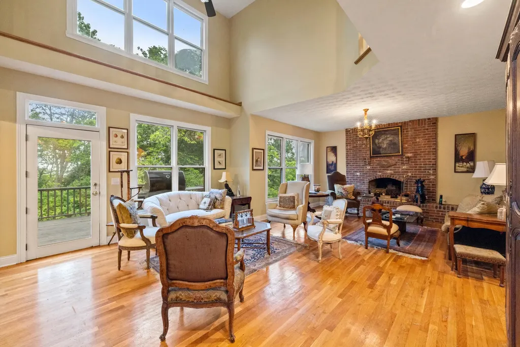 2309 Oregon Road Versailles KY 40383