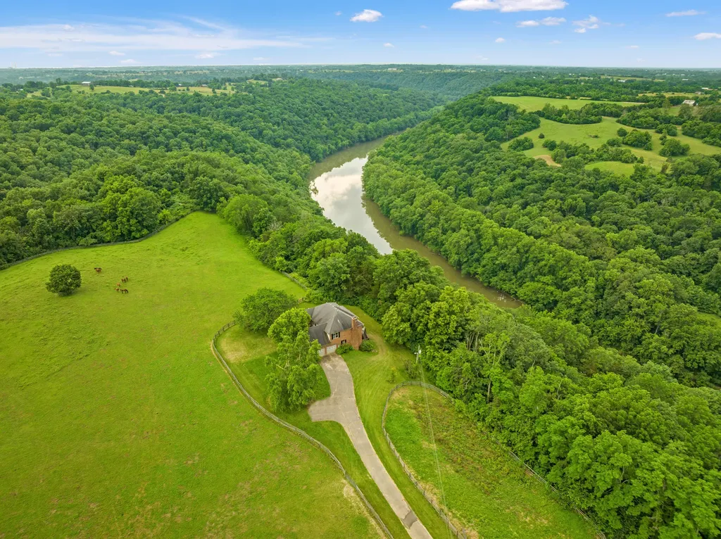 2309 Oregon Road Versailles KY 40383