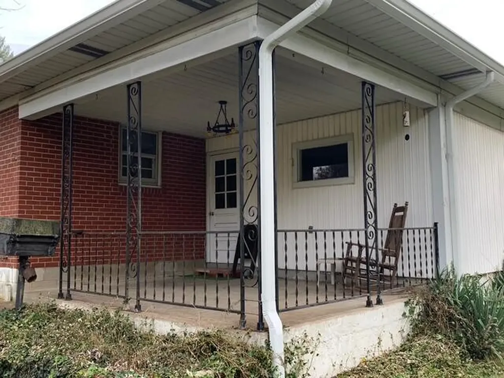 136 Lincoln Drive Frankfort KY 40601