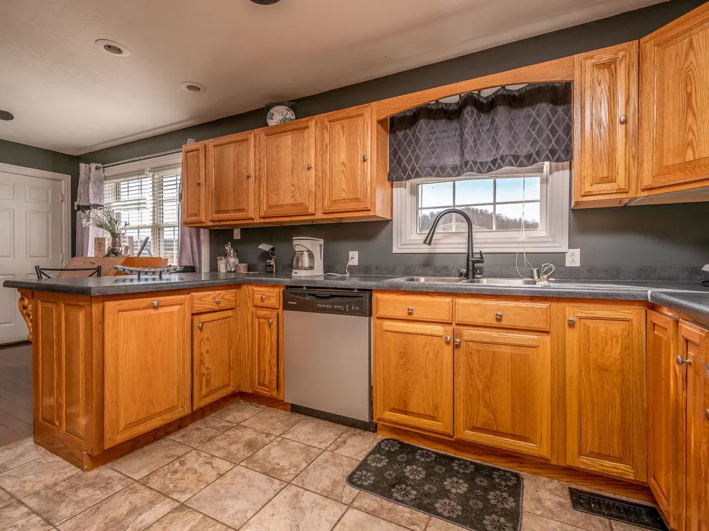 1064 Gardner Trail Salyersville KY 41465