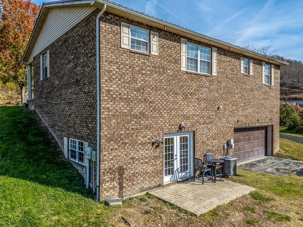 1064 Gardner Trail Salyersville KY 41465