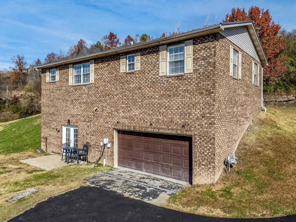 1064 Gardner Trail Salyersville KY 41465