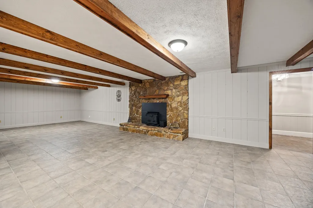 1360 Hoover Pike Nicholasville KY 40356