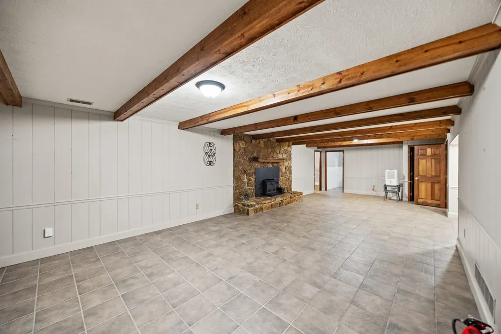 1360 Hoover Pike Nicholasville KY 40356