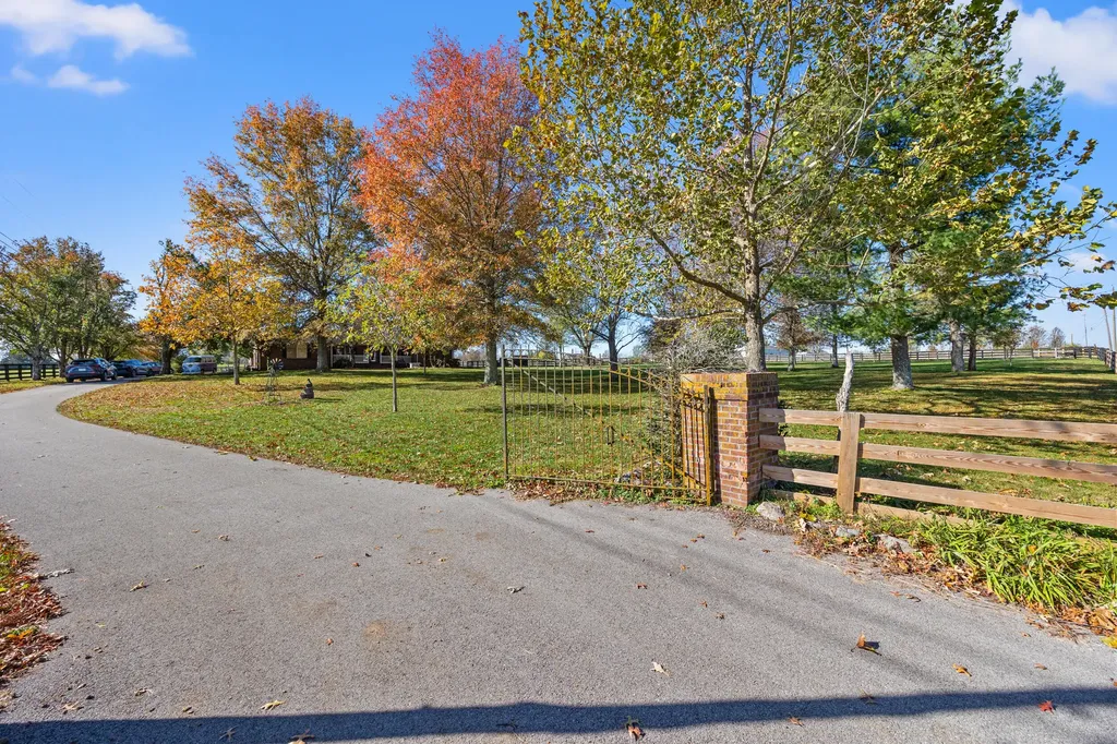 1360 Hoover Pike Nicholasville KY 40356