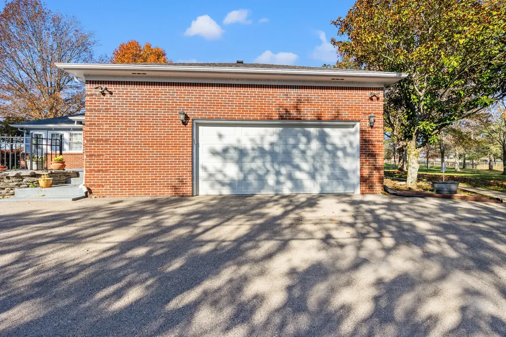 1360 Hoover Pike Nicholasville KY 40356